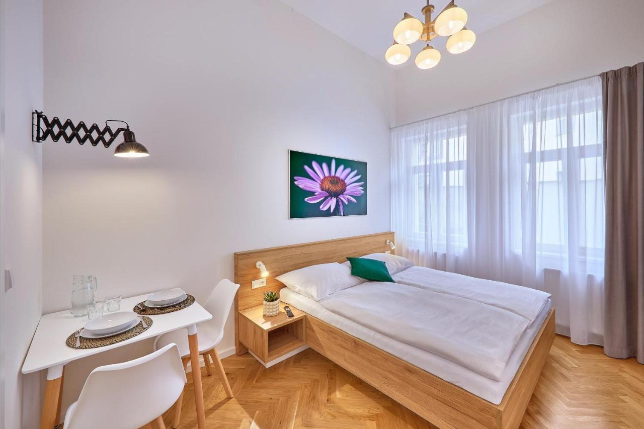 Downtown Suites Rubesova Prag Eksteriør billede